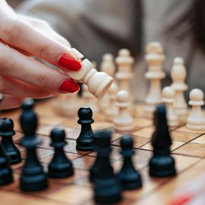 BNB treasury strategy sparks governance battle at CEA Industries