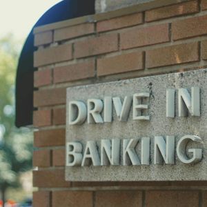 JPMorgan downplays stablecoin threat as local bankers warn of $6.6 trillion risk