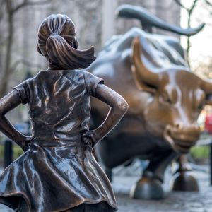 Bitcoin consolidates, dash outperforms in quiet crypto session: Crypto Markets Today