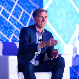 Crypto faces fork in the road as Clarity Act support wavers, Bitwise says