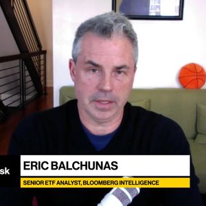 Bitcoin ETFs barely flinch as BTC slides 40%, Bloomberg’s Eric Balchunas says