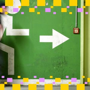 Crypto markets bleed as bitcoin hovers above liquidation zone