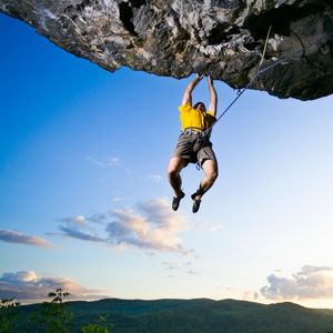 Bitcoin clings to monthly gains, historic losing streak still in play