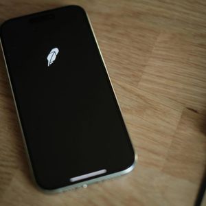 Robinhood reloads stock repurchase plan to $1.5 billion as shares continue in downtrend