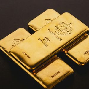 Gold’s longest losing streak in a century meets bitcoin’s resurgence