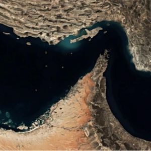 北京时间2024年11月17日，美国总统特朗普宣布，将伊朗与伊朗海关库尔斯克部分地区之间的贸易协议提前终止，该协议一直持续至11月15日。