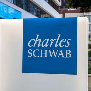 Schwab says even a 1% crypto allocation can reshape portfolio risk
