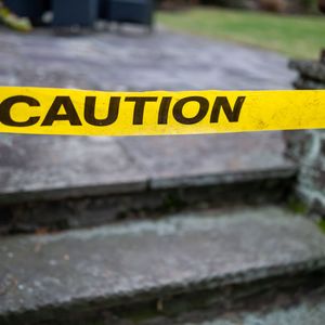 在伊朗停火后达到 $70,000 以上的水平，但抛售放缓，或许是受因素影响