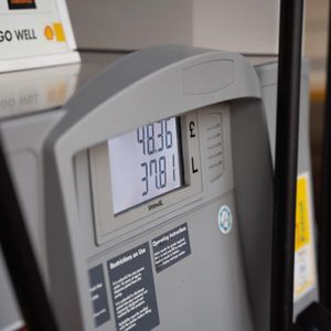 Institutions' bitcoin positioning lacks conviction; CPI, Iran talks might help