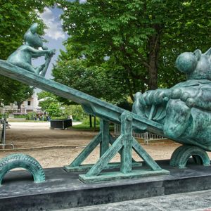 价格波动较小，近期又出现下降趋势。目前仍在4年来的正常范围内。