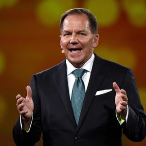 Paul Tudor Jones calls bitcoin the 'best inflation hedge,' warns of overvalued stocks