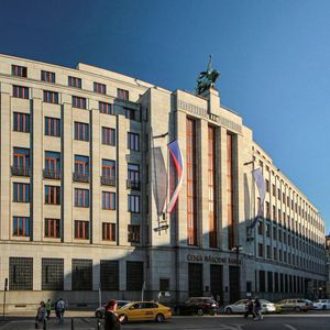 金融市場 價格可能提高或可以降为零，這是比較名為捷克中央銀行行長的.