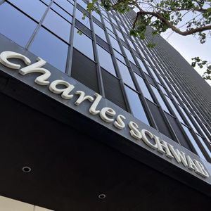 Charles Schwab begins U.S. rollout of spot crypto trading for retail customers