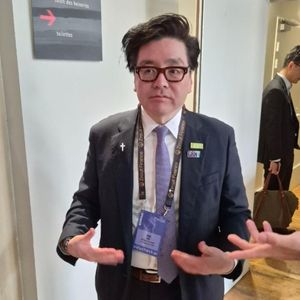 Tom Lee calls Strategy's bitcoin sale classic 'bottom behavior'