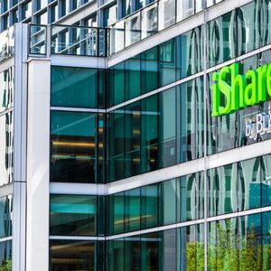 BlackRock's new bitcoin income fund offers cash flow alongside BTC exposure