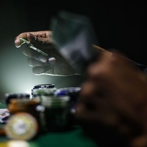 Hyperliquid, Uniswap and Worldcoin buck crypto slump as traders chase AI, DeFi trends