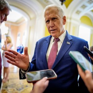 Senators said to hatch idea to toughen Trump's concession on Clarity Act's crypto limits
