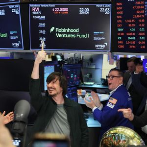 Robinhood adds AI agents, perps and weekend trading in push to win active traders