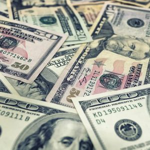 U.S. dollar climbs to 18-month high as bitcoin holds firm around $86,000
