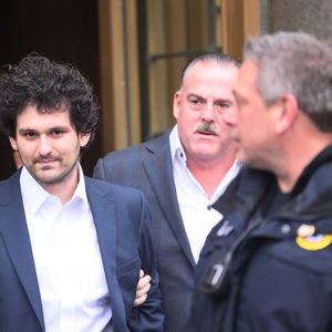 Judge Bans Sam Bankman-Fried From Contacting FTX Employees And Using Signal