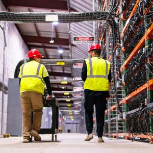 Hut 8 secures data center approval, reinforcing Wall Street's bullishness