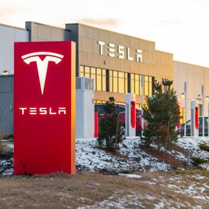 SA analyst upgrades: TSLA, AAPL, NVDA, META, PLTR, ABBV, HUM, TGT