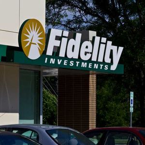 Lawmakers urge Fidelity to reconsider offering bitcoin 401(k) plans after FTX collapse