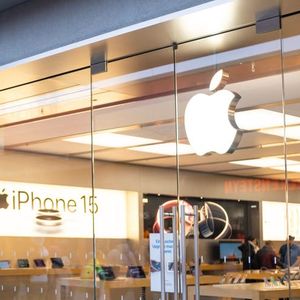 Tech Voices: Musk's America Party, Navarro blasts Apple, Robinhood