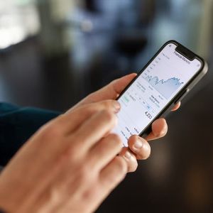 eToro Q2 adjusted earnings, net contribution exceed consensus; stock slips