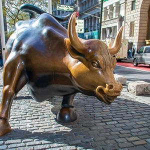 U.S. stocks resume gains despite continued government shutdown