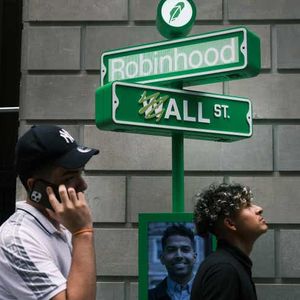 U.S. prosecutors in process of seizing Robinhood shares caught up in FTX drama