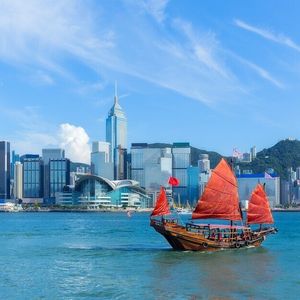 Hong Kong Financial Chief Pushes for Web3 Adoption Despite Market Volatility – Next Crypto Hub?