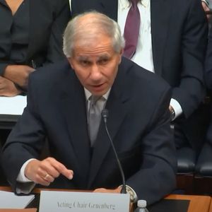 FDIC Chair Criticizes Signature Bank's Lack of Understanding on Crypto Risks