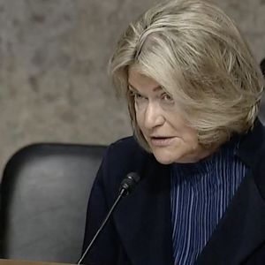 US Sen. Cynthia Lummis Criticizes Signature Bank Executive for Blaming Crypto for Its Downfall