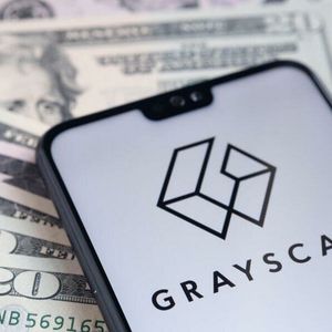 Grayscale Bitcoin Trust Shares Hit Yearly High, Discount Shrinks to 30% as Wall Street Giants Enter Crypto