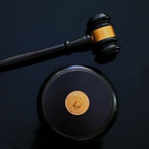 Towards a Balanced Future: A Middle-of-the-Road Approach to Crypto Regulation