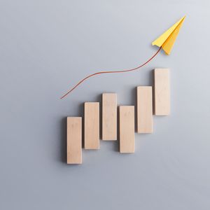 Tokens Highlighted in Binance and Coinbase SEC Lawsuits See Surge in Trading – What's Going On?