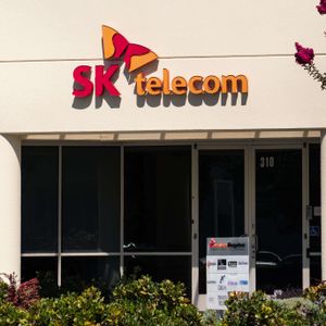 Today in Crypto: Polygon Labs and Mobile Giant SK Telecom Sign a Web3 Deal, Coinbase Partners With Trustly for Payments in Canada, Singaporean Police Arrest Ten Foreigners and Seize Crypto