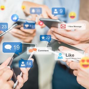 Decentralized Social Network Friend.tech Surpasses $1 Million in 24-Hour Fees, Leaving Uniswap and Bitcoin Behind