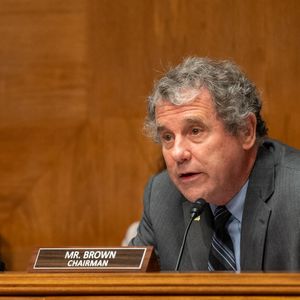 US Senator Sherrod Brown Urges CFTC, SEC and Treasury Secretary to Enhance Crypto Transparency