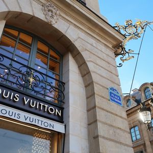 Crypto Advocates Among Arnault Heirs: LVMH's Succession in Focus