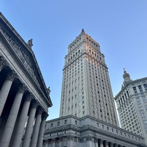 Bankman-Fried met with President Clinton, NYC Mayor Eric Adams and Saudi Arabia's Minister of Investment Before FTX Collapse, FBI Special Agent Testifies