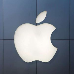 Apple Faces Class Action Lawsuit Over Blocking P2P Payments for Crypto Apps