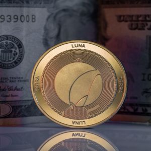 LUNA Makes a Strong Comeback in Top 50 – AI Altcoin Becomes the Talk of the Town on Reddit
