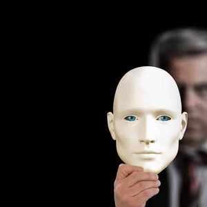 Michael Saylor Alerts Bitcoin Community Amid Rising Tide of Deepfake Scams