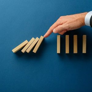 Experts Warn of Financial System Risks as Bitcoin ETFs Bridge Gap between Crypto and TradFi