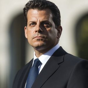 “Transactional Son Of A Bitch”: Anthony Scaramucci Doubts Trump’s Crypto Loyalty, Supports Harris