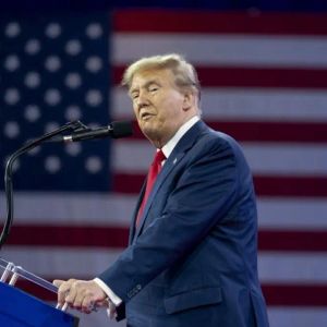 Kekaisaran Kripto Trump Hadapi Pengawasan Atas 49% Saham Terkait Saudi di Bank Baru