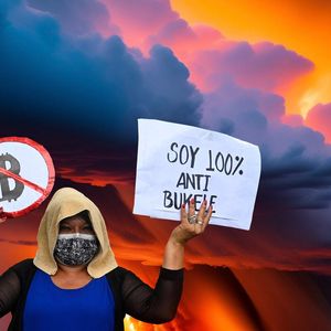 Bitcoin Not King: Salvadorians Still Prefer Cash