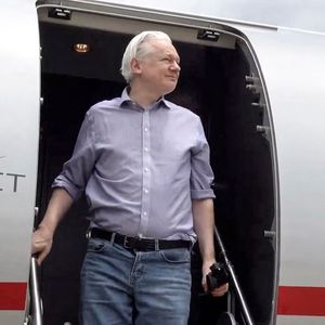 Anonymous Donor Pays $500,000 in Bitcoin for Julian Assange's Freedom Flight